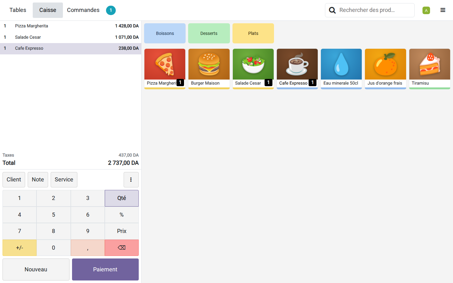Commande ouverte sur une table avec une pizza et un café, catégories Plats Boissons Desserts